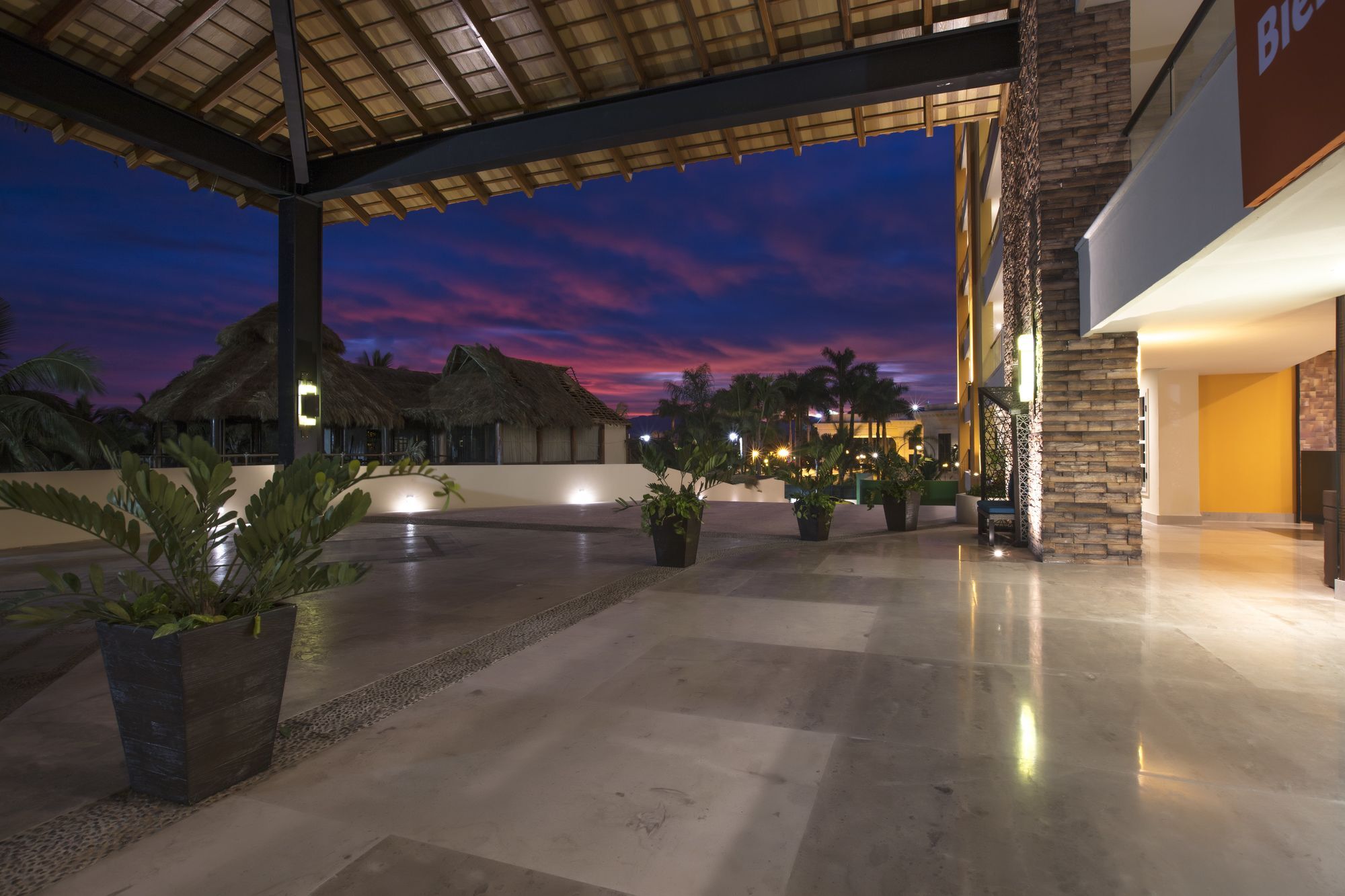 Krystal Grand Nuevo Vallarta Bagian luar foto